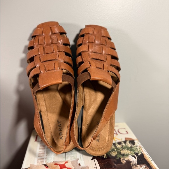 Array Women’s Size 8.5 Tan Woven Leather Sandals - Picture 9 of 13
